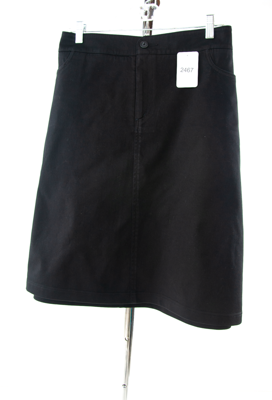 #2467 Sale Rack Item  / Short Jean Skirt  / Misses 26 / Lt. Weight Black